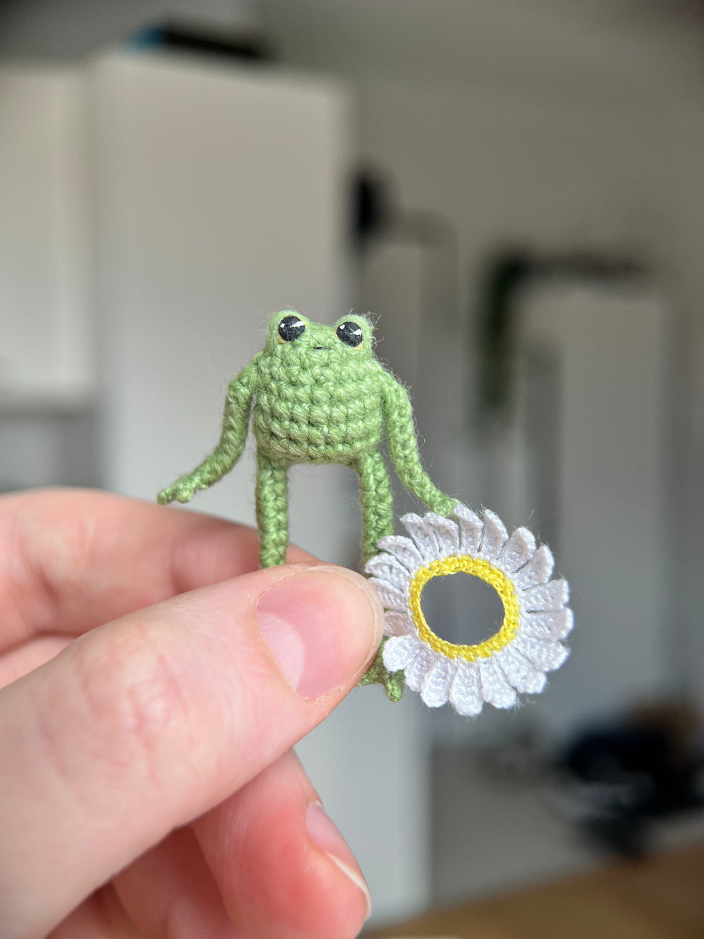 Mini crochet frog with a daisy collar