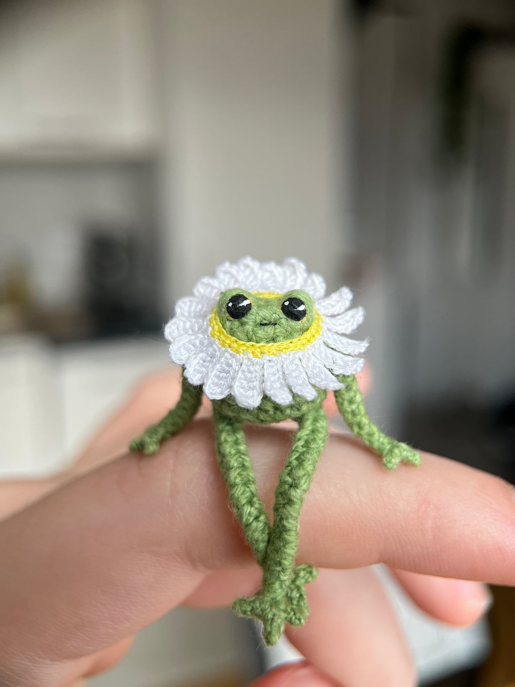 Mini crochet frog with a daisy collar