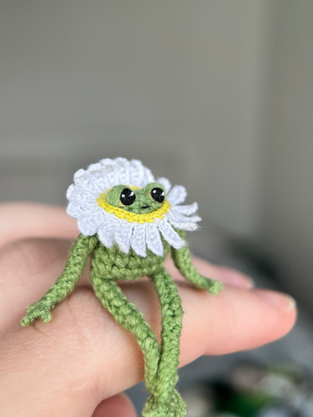 Mini crochet frog with a daisy collar