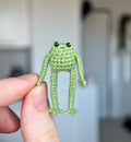 Mini crochet frog