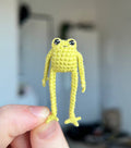 Mini crochet frog (yellow-green)