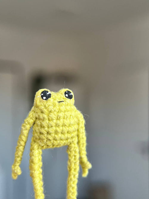 Mini crochet frog (yellow-green)